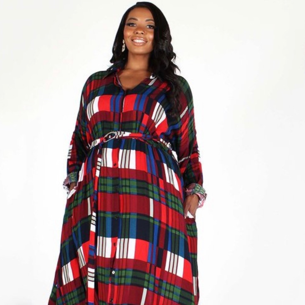 Multi color maxi dress with pockets.. Very comfortable dress. Never worn